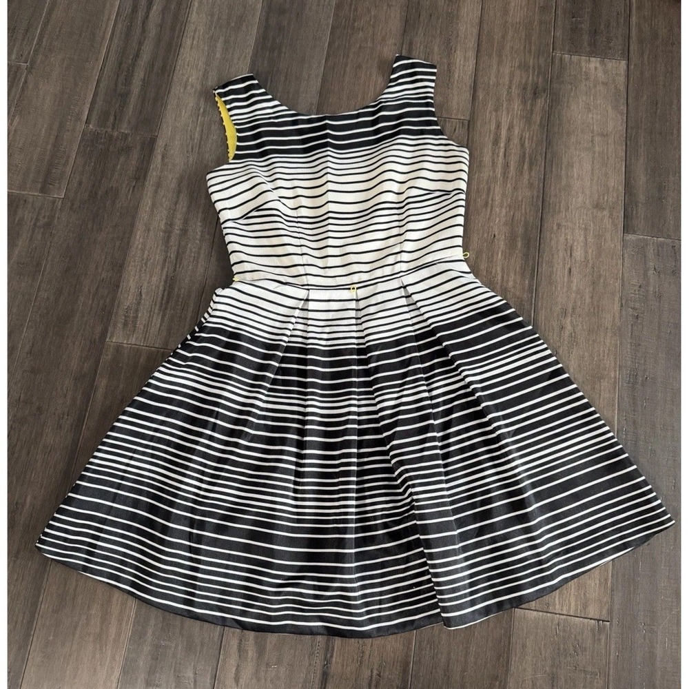 Julian Taylor New York Women's Fit & Flare Work Dress Size 6 Black White Stripe